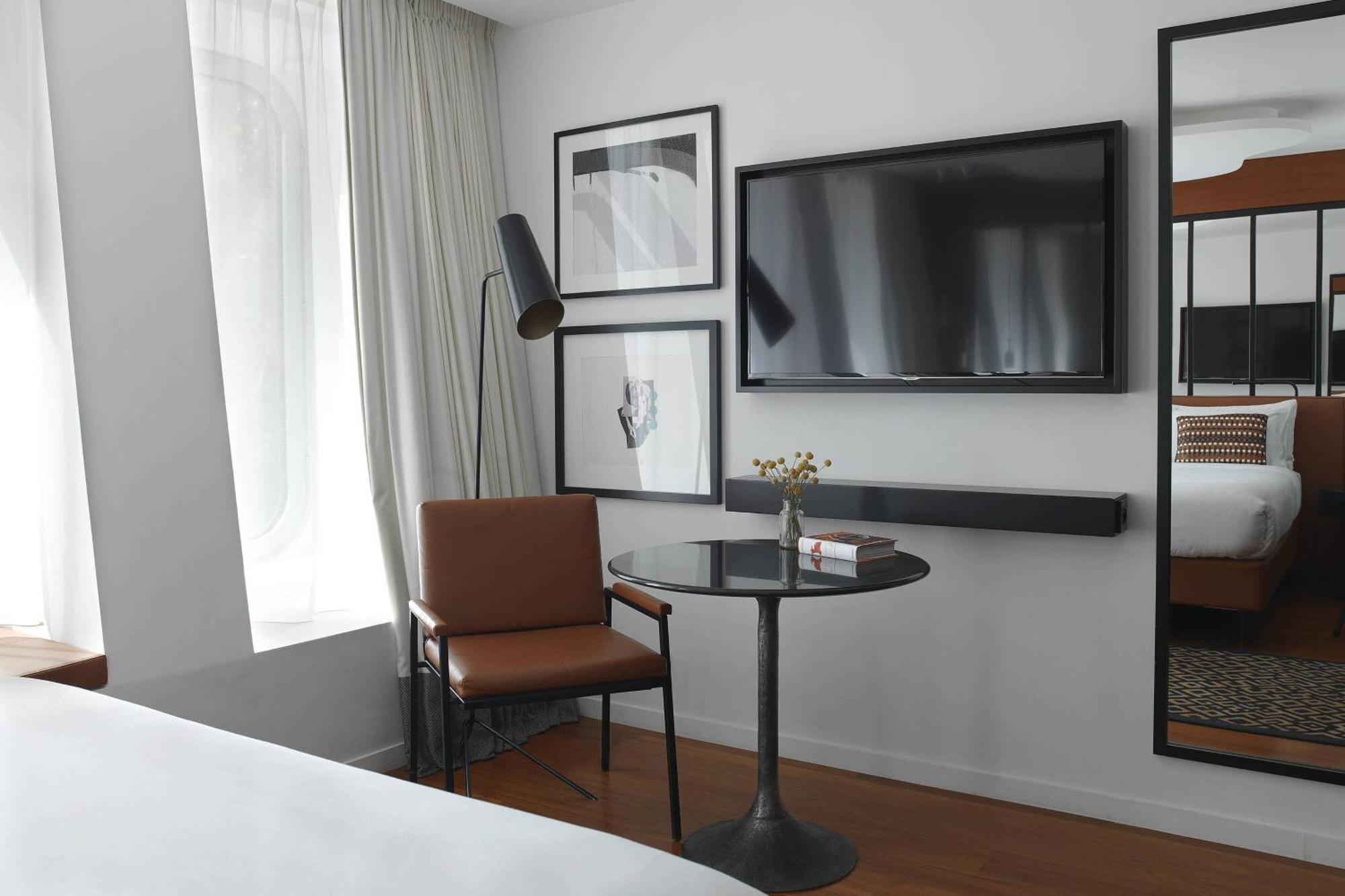 Familiekamer met Uitzicht op de Binnenplaats - 1 Queensize Bed en 2 Aparte Bedden